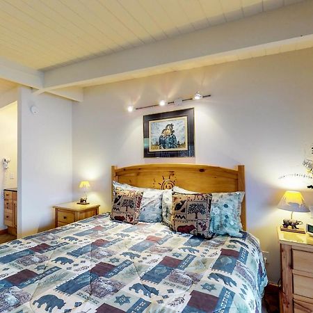 Many Springs Lakefront Condos Bigfork Exterior foto