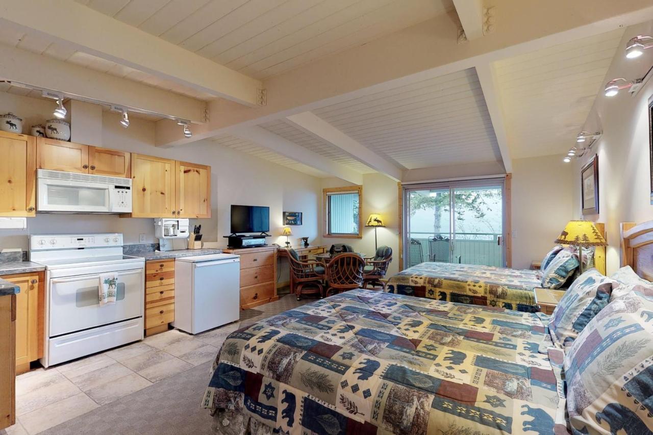 Many Springs Lakefront Condos Bigfork Quarto foto