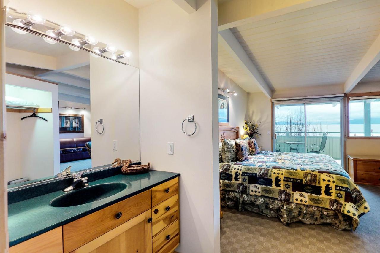 Many Springs Lakefront Condos Bigfork Quarto foto
