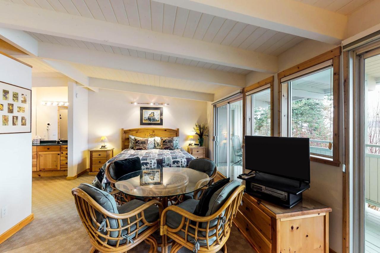 Many Springs Lakefront Condos Bigfork Quarto foto