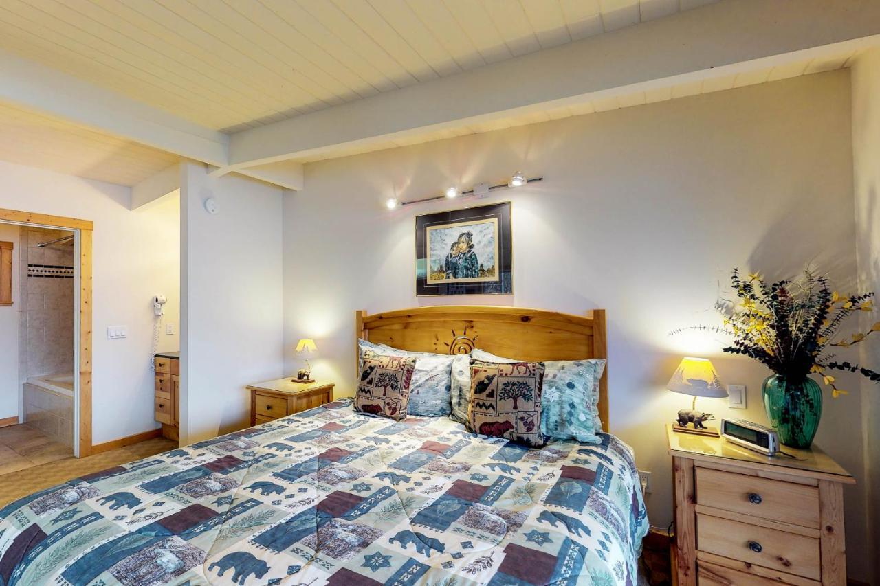 Many Springs Lakefront Condos Bigfork Exterior foto