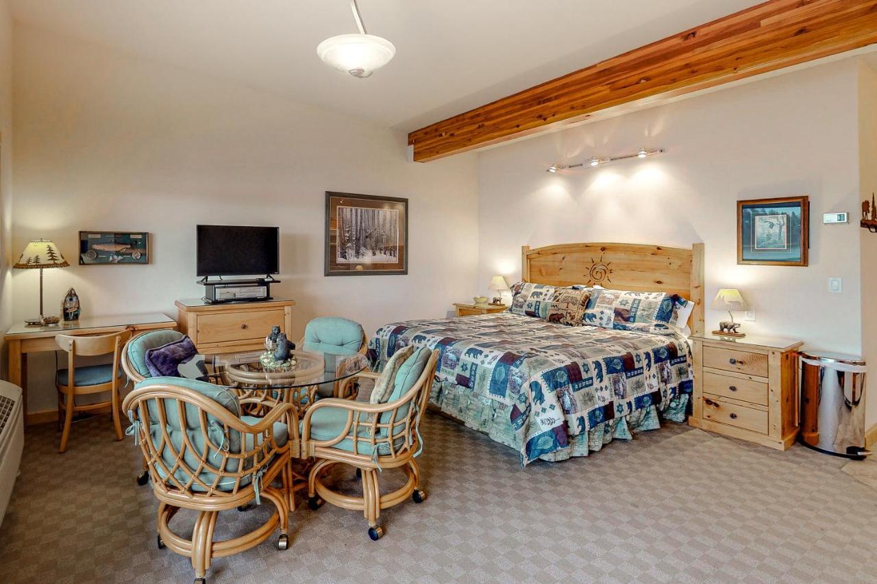 Many Springs Lakefront Condos Bigfork Quarto foto